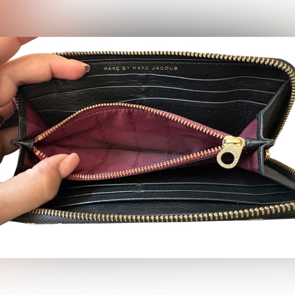 Marc Jacobs Checkered long zippered Wallet - Picture 11 of 12